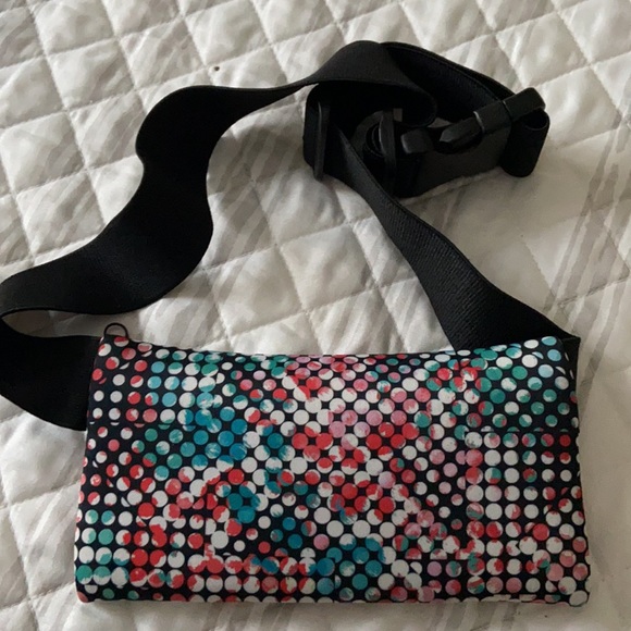 Runners walkers Neoprene Adjustable Waist Bag - Picture 2 of 3